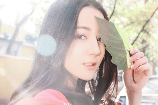 12 thoi quen giup phu nu dep quy phai hon theo nam thang